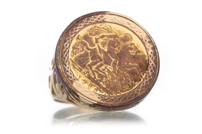 Lot 39 - ELIZABETH II GOLD HALF SOVEREIGN RING