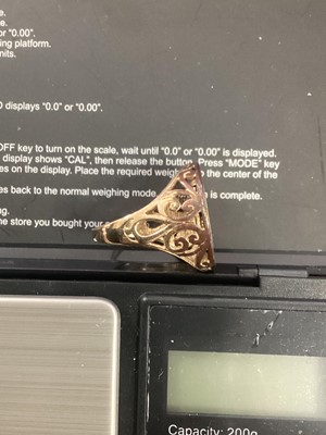 Lot 39 - ELIZABETH II GOLD HALF SOVEREIGN RING