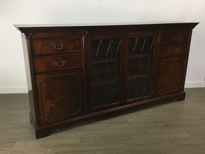 Lot 121 - REPRODUCTION MAHOGANY BOOKCASE