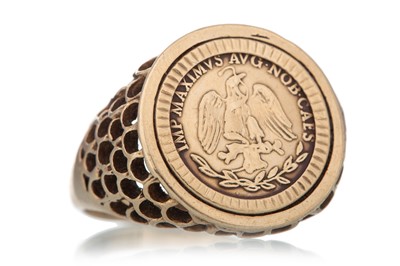 Lot 41 - COIN RING