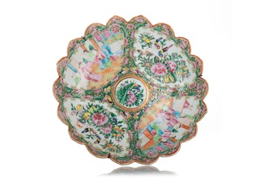 Lot 1176 - CHINESE FAMILLE ROSE PLATE