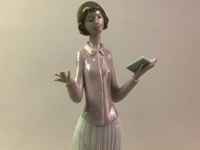 Lot 312 - LLADRO FIGURE OF TODAY'S LESSON