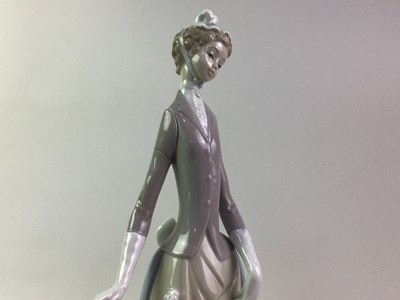 Lot 112 - GROUP OF FIVE LLADRO FIGURES