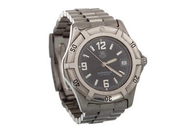 Lot 875 - TAG HEUER