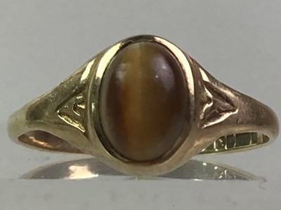 Lot 381 - COLLECTION OF GOLD AND OTHER RINGS