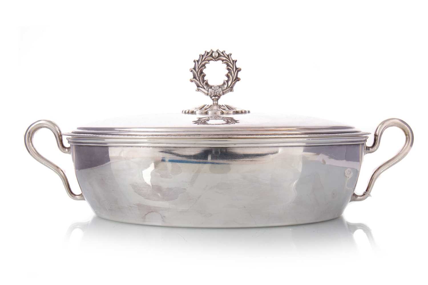 Lot 11 - EARLY 20TH CENTURY FRENCH OVAL SERVING DISH