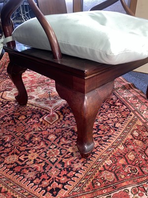 Lot 1169 - CHINESE HARDWOOD HORSESHOE CHAIR
