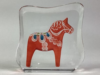 Lot 477 - MATS JONASSON, GLASS PAPERWEIGHT