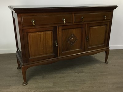 Lot 515 - MAHOGANY SIDEBOARD