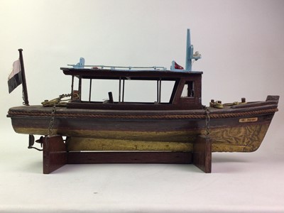 Lot 500 - MODEL BOAT