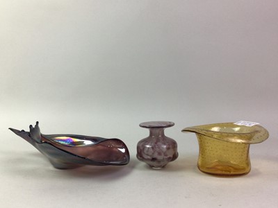 Lot 392 - MDINA GLASS VASE