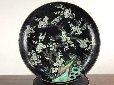 Lot 1051 - CHINESE FAMILLE NOIRE CHARGER