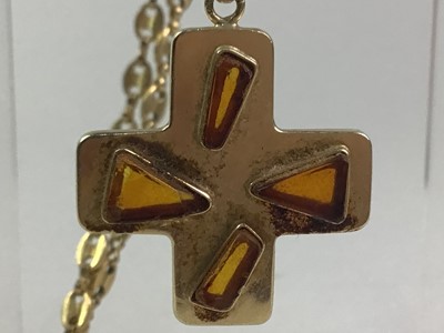 Lot 616 - FOURTEEN CARAT GOLD CTRINE PENDANT