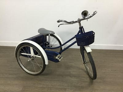 Lot 557 - VINTAGE CHILD'S TRICYCLE