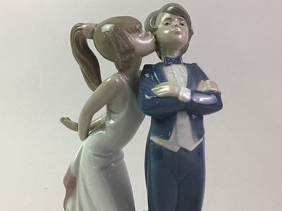 Lot 628 - LLADRO GROUP OF A BOY AND GIRL