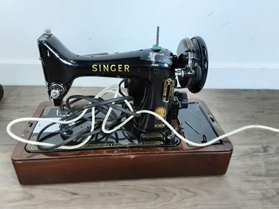 Lot 705 - SINGER SEWING MACHINE