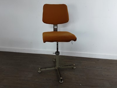 Lot 660 - MID CENTURY SWIVEL OFFICE CHAIR