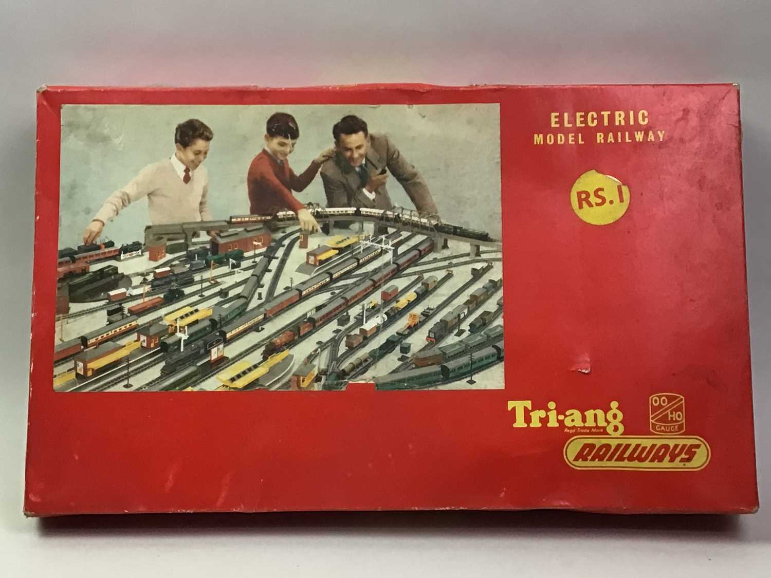 Lot 7 - HORNBY TRIANG RS.1 MODEL TRAIN SET