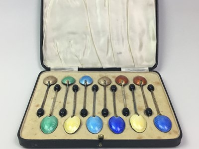 Lot 71 - SET OF TWELVE SILVER BEAN TOP COFFEE SPOONS