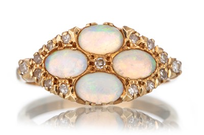 Lot 469 - GOLD AND OPAL RING