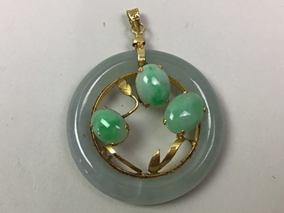 Lot 14 - FOURTEEN CARAT GOLD AND JADE PENDANT