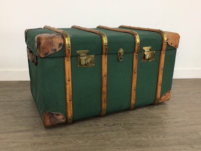 Lot 43 - VINTAGE TRAVEL TRUNK