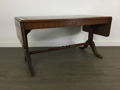 Lot 139 - REPRODUCTION COFFEE TABLE