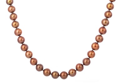 Lot 484 - STRING OF CHOCOLATE PEARLS