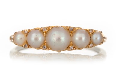 Lot 554 - PEARL AND DIAMOND RING