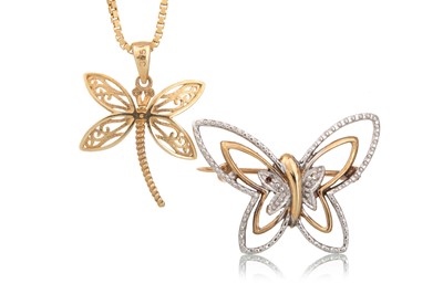 Lot 562 - GOLD BUTTERFLY BROOCH ALONG WITH A DRAGONFLY PENDANT