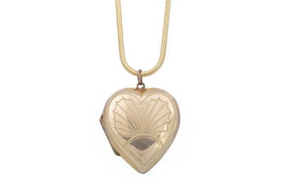 Lot 568 - HEART SHAPED LOCKET ON CHAIN