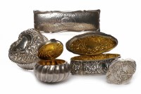 Lot 115 - GROUP OF VICTORIAN AND EDWARDIAN SILVER...