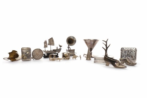 Lot 116 - LARGE LOT OF SILVER AND WHITE METAL OBJECTS...