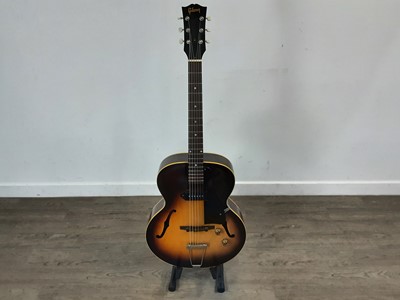 Lot 636 - GIBSON ES-125 ELECTRIC HOLLOW BODY GUITAR