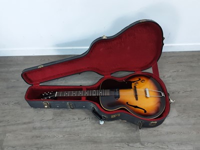 Lot 636 - GIBSON ES-125 ELECTRIC HOLLOW BODY GUITAR