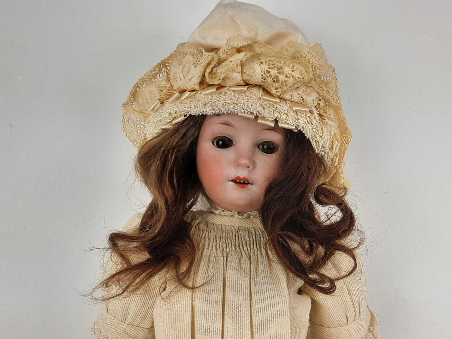 Lot 1002 - MAX OSCAR ARNOLD / WELSCH & CO, BISQUE HEAD SOCKET DOLL