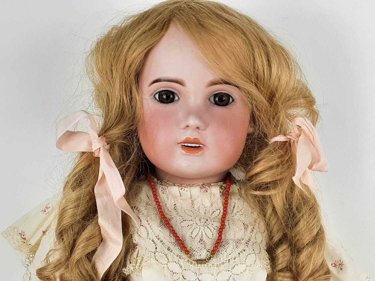 Lot 1004 - JUMEAU - S.F.B.J., GOOD AND LARGE BISQUE HEAD SOCKET DOLL