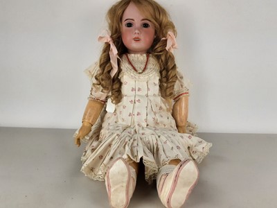 Lot 1004 - JUMEAU - S.F.B.J., GOOD AND LARGE BISQUE HEAD SOCKET DOLL