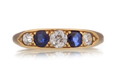 Lot 1237 - SAPPHIRE AND DIAMOND RING