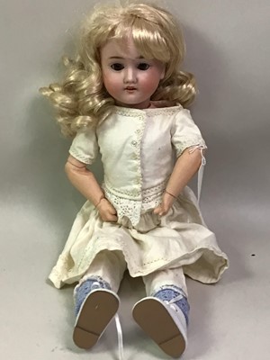 Lot 1029 - SIMON & HALBIG / KAMMER & REINHARDT, BISQUE HEAD SOCKET DOLL