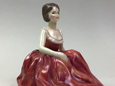 Lot 406 - ROYAL WORCESTER FIGURE OF QUEEN ELIZABETH II