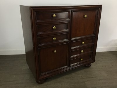 Lot 513 - MODERN MAHOGANY CABINET