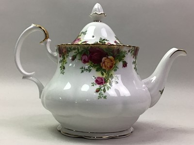 Lot 624 - ROYAL ALBERT DINNER SERVICE