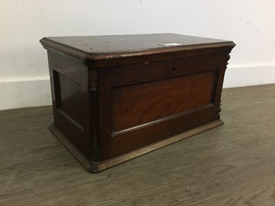 Lot 631 - VINTAGE WOOD BOX