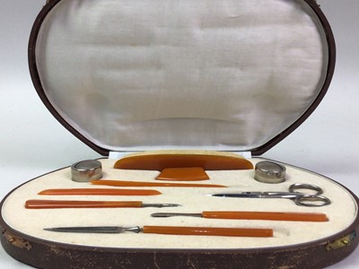 Lot 603 - ART DECO MANICURE SET