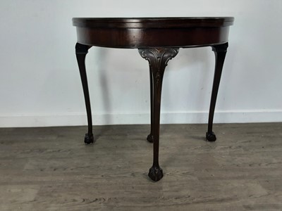 Lot 508 - REPRODUCTION MAHOGANY TURNOVER CARD TABLE