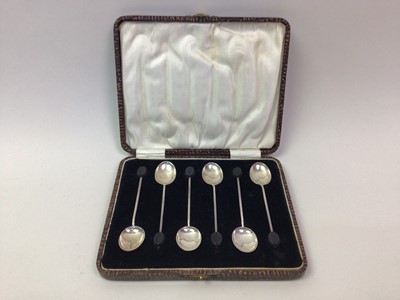 Lot 615 - CASED SET OF SIX SILVER BEAN TOPPED COFFEE SPOONS