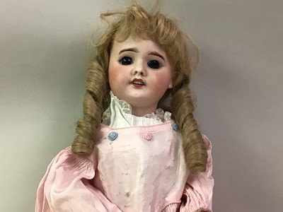 Lot 1046 - S.F.B.J. PARIS, BISQUE HEAD SOCKET DOLL