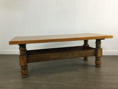 Lot 389 - MODERN COFFEE TABLE