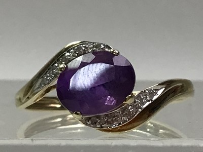 Lot 763 - AMETHYST DIAMOND AND NINE CARAT GOLD DRESS RING